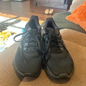 Woman’s Adidas Bounces
